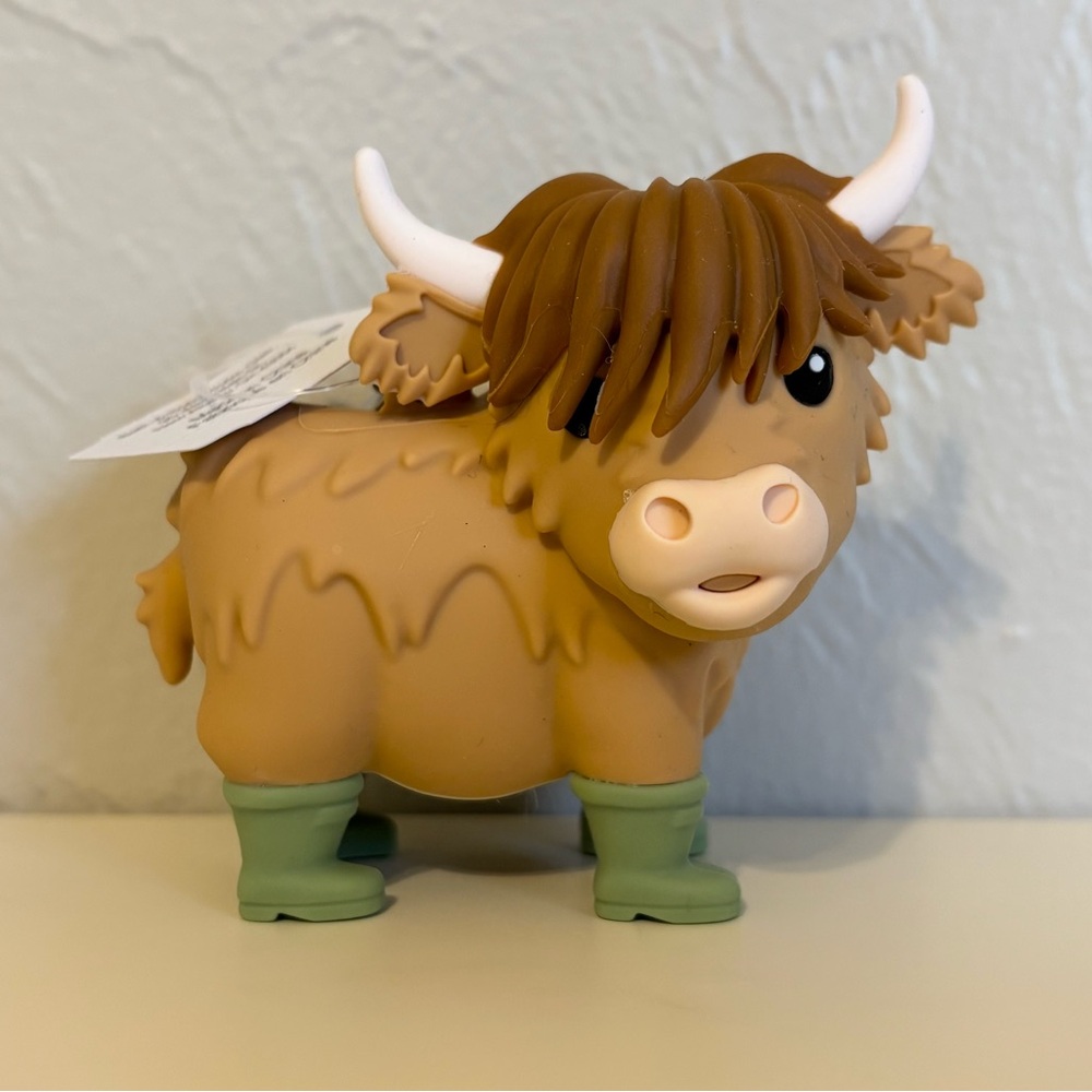 Bath & Body Works Highland Cow Pocketbac Sanitizer Holder Keychain